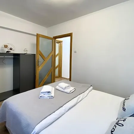 Kronstadt Apartment - Pet Friendly Brasov Exterior photo
